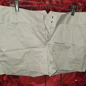 Express NWOT Light Tan Dress Shorts Size 12